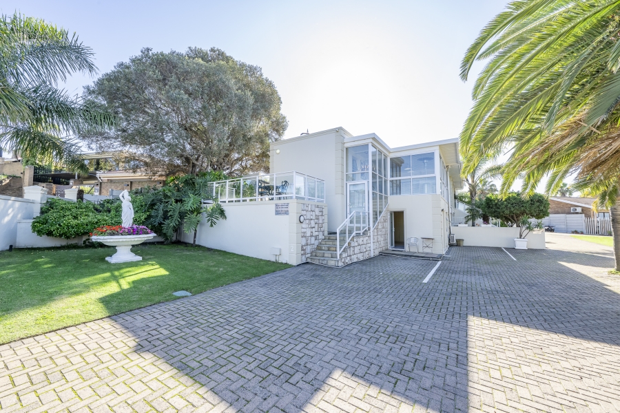 8 Bedroom Property for Sale in Brackenfell South Western Cape